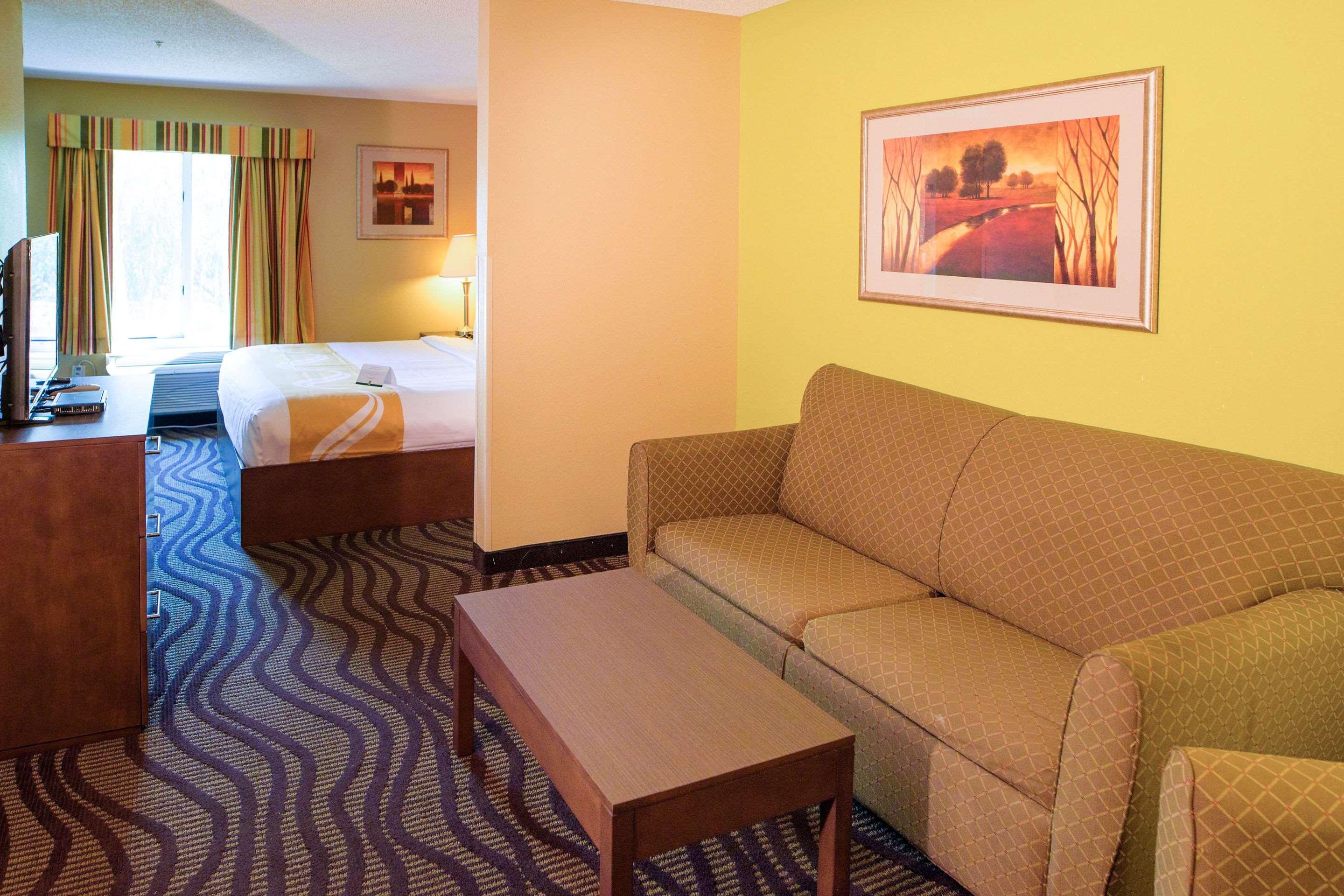 Quality Suites Memphis/ Wolfchase Galleria ภายนอก รูปภาพ