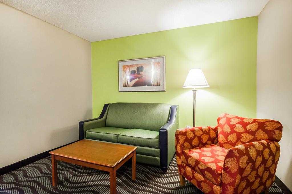 Quality Suites Memphis/ Wolfchase Galleria ภายนอก รูปภาพ